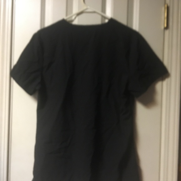 GT Performance 
Women’s 
Black 
Scrub Top 
With Pockets
Medium - Picture 8 of 9